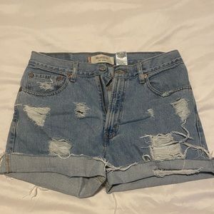 Vintage cropped Levi’s jean shorts